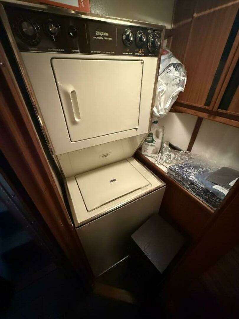 1988 Sea Ray 415 - Image 46