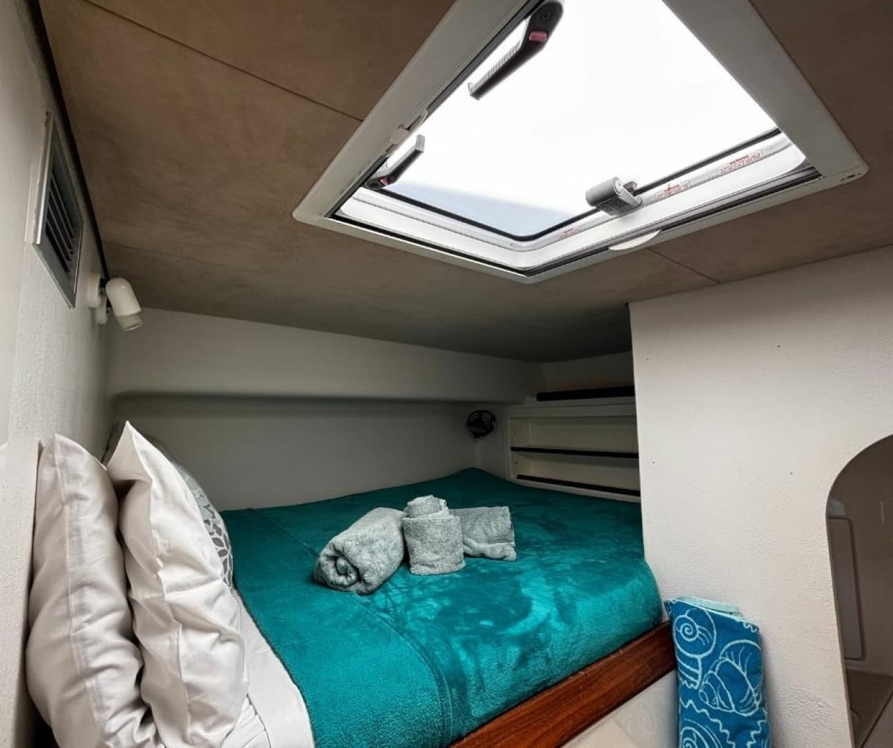 2015 Voyage Yachts 520 - Image 20