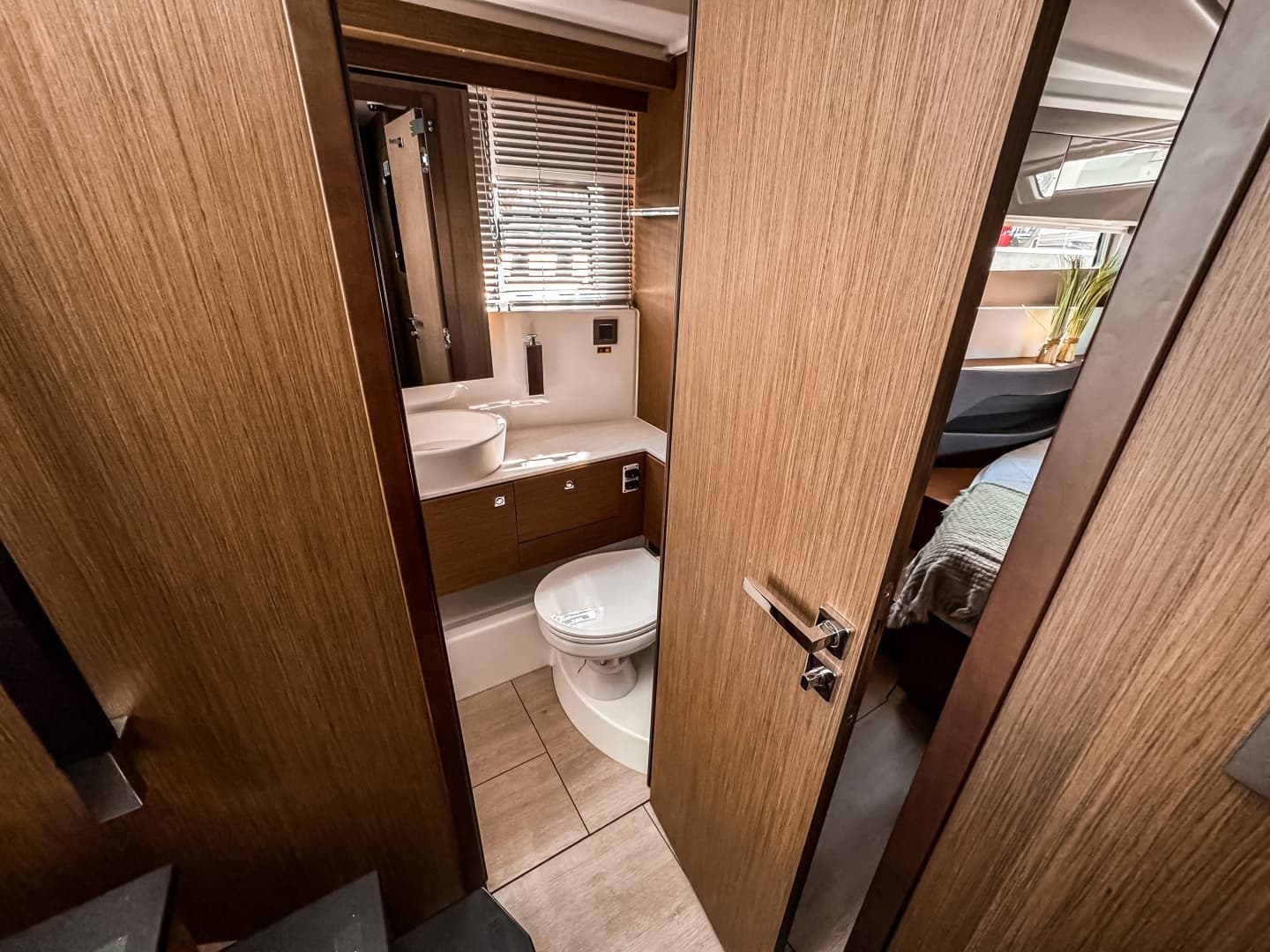2026 Wellcraft 44 Explorer - Image 37