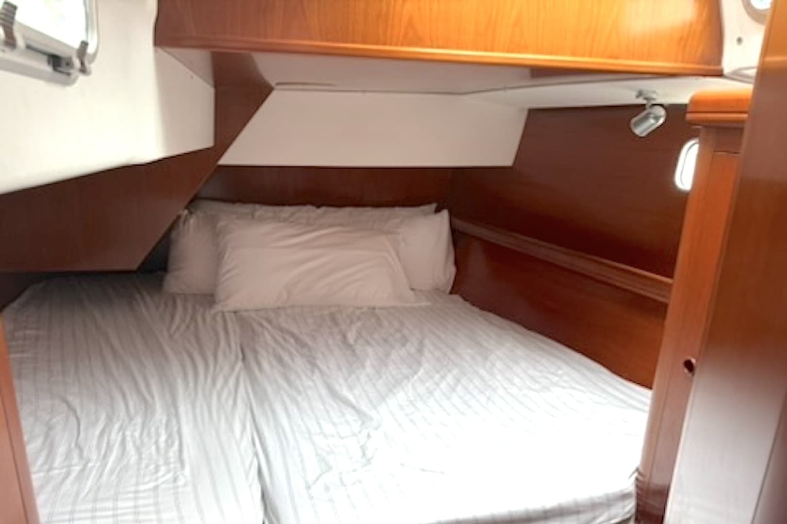 2001 Beneteau — - Image 43
