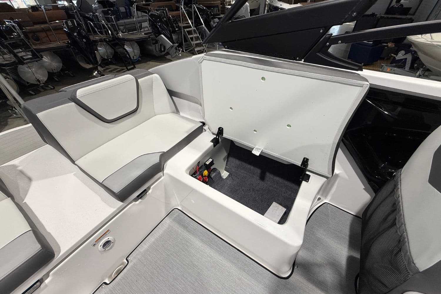 2026 Yamaha Boats AR250 - 13