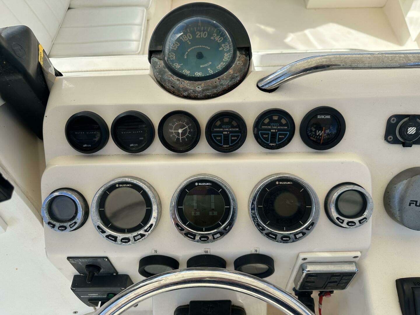 1994 Intrepid 376 Walkaround - Image 24