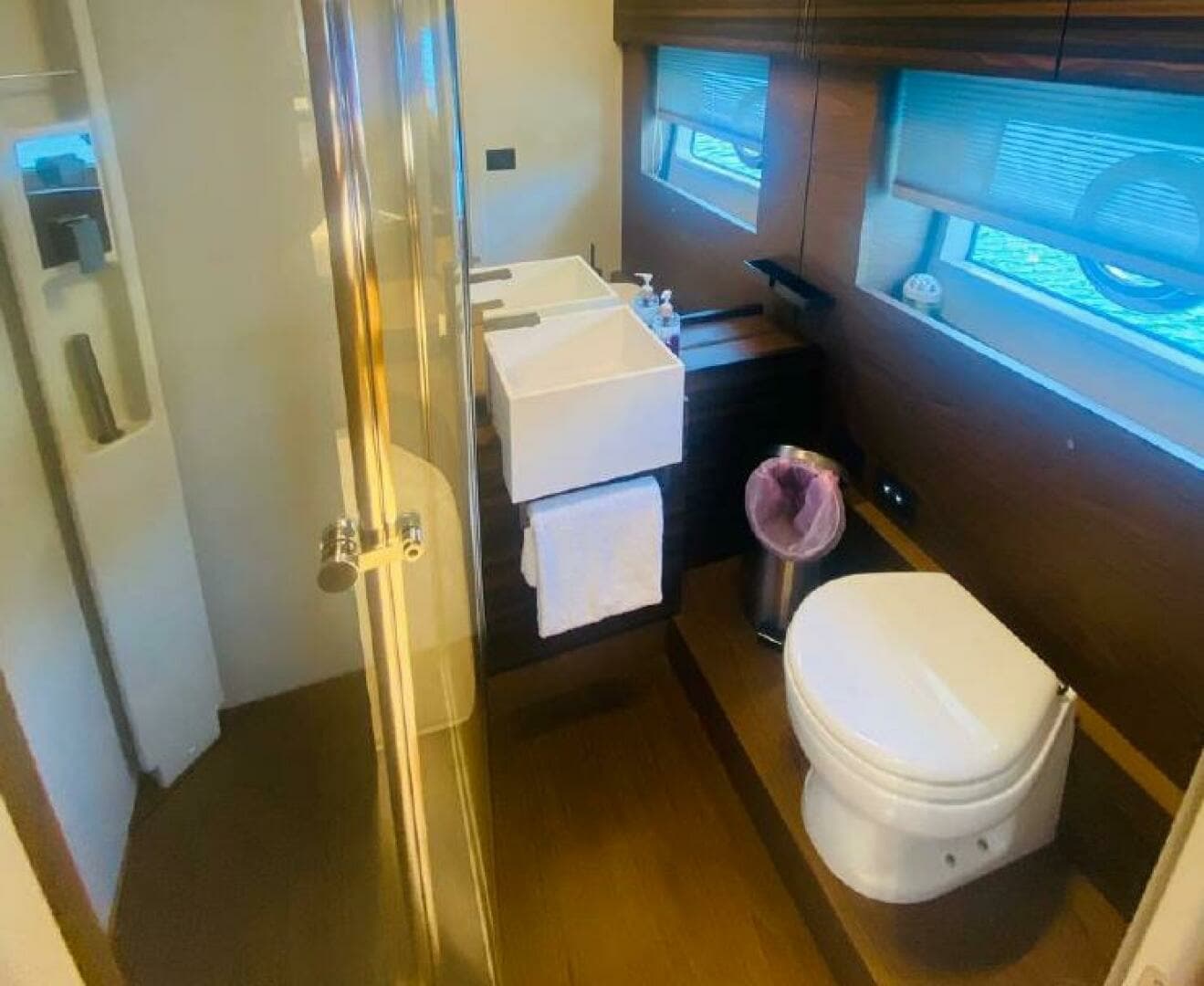 2020 Ferretti Yachts 670 - Image 9