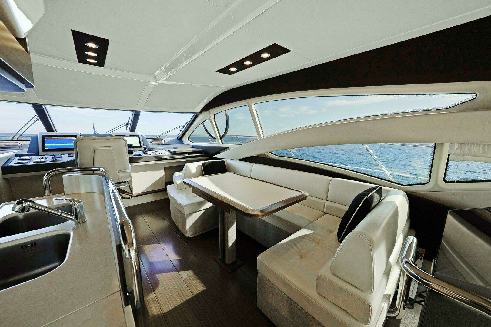 2017 Azimut 60 Flybridge - Image 10