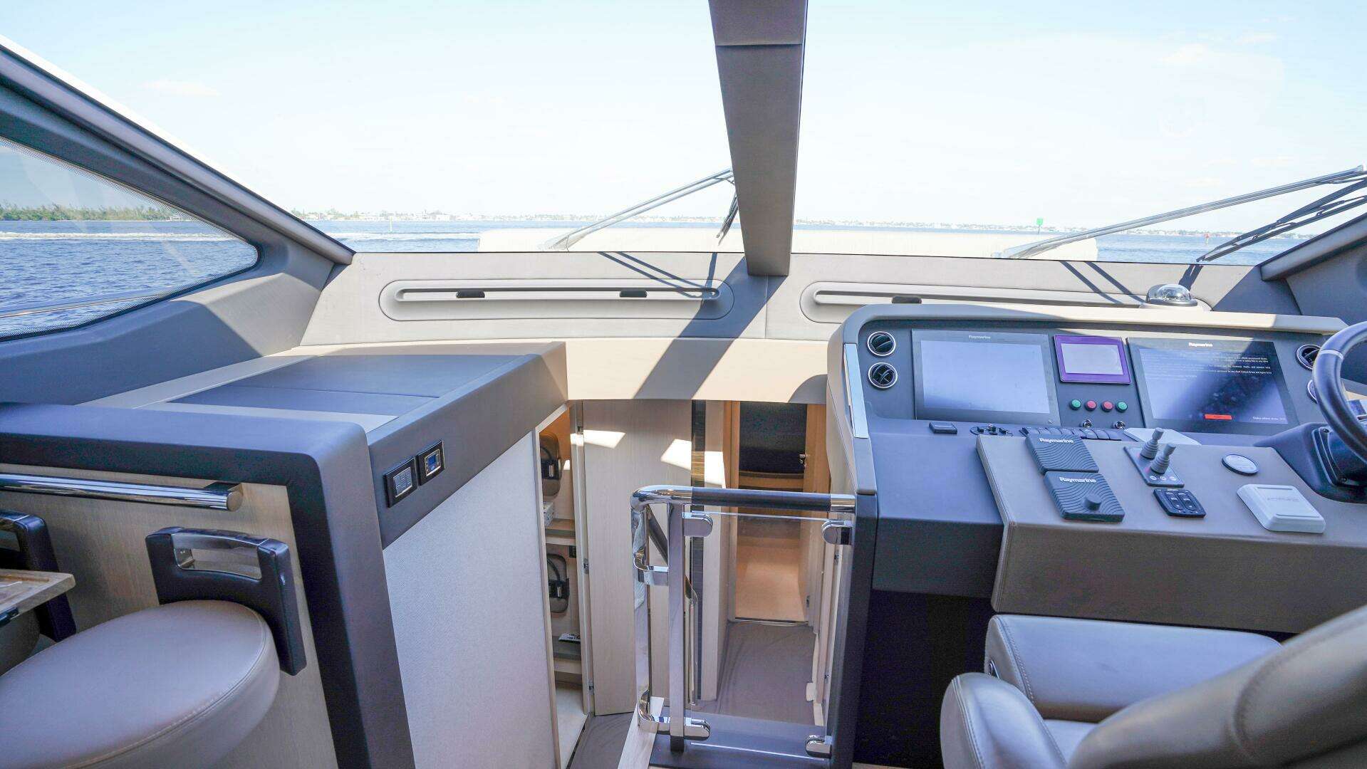 2017 Azimut 66 Flybridge - Image 35