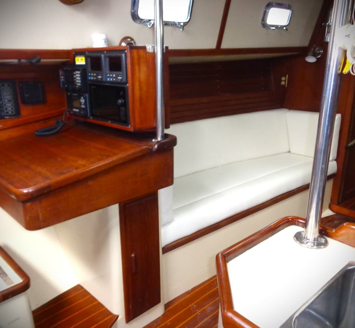 1995 Pacific Seacraft 37 - Image 4