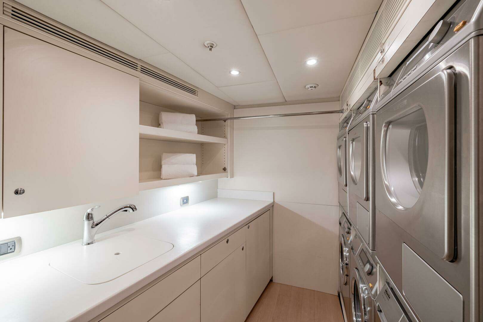 2011 Trinity Yachts Semi-Displacement - Image 43