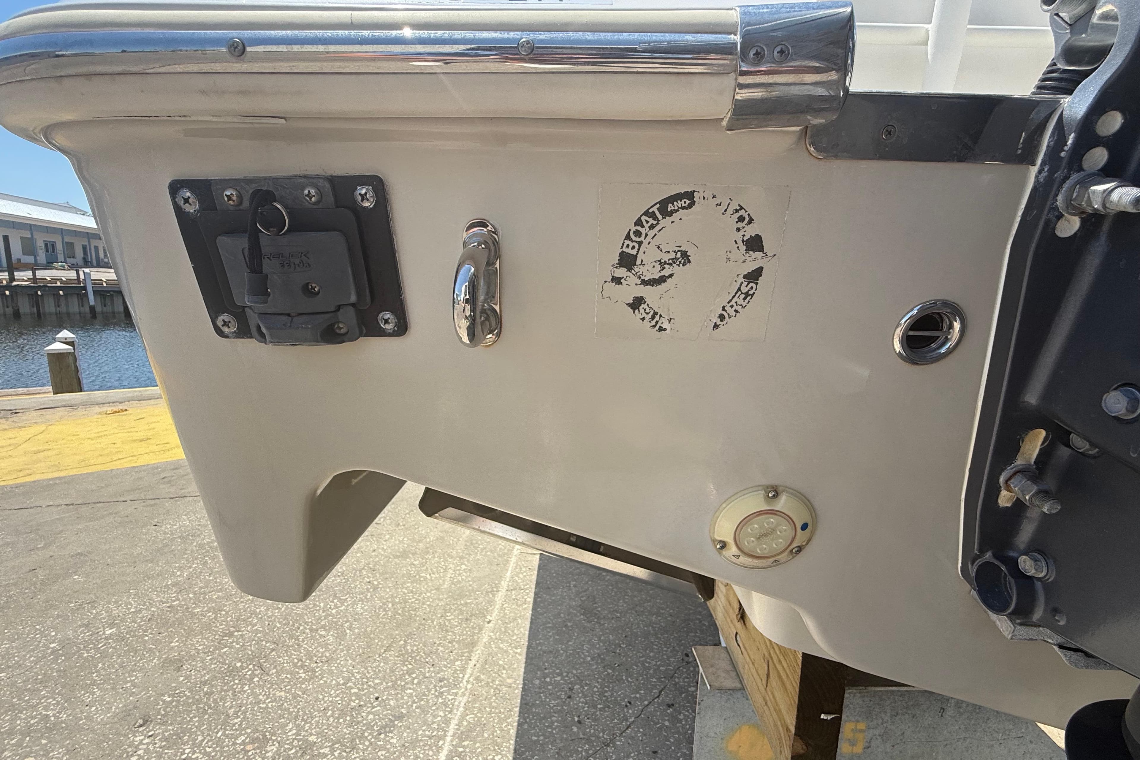 2019 Key West Billistic 281 Center Console boat stern with dockside view.