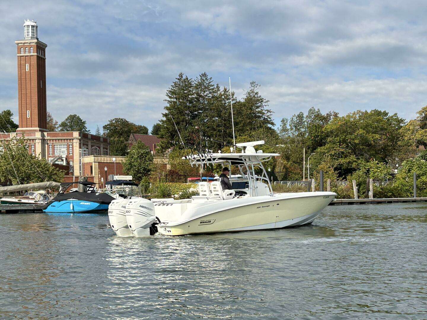 2008 Boston Whaler 320 Outrage - Image 4