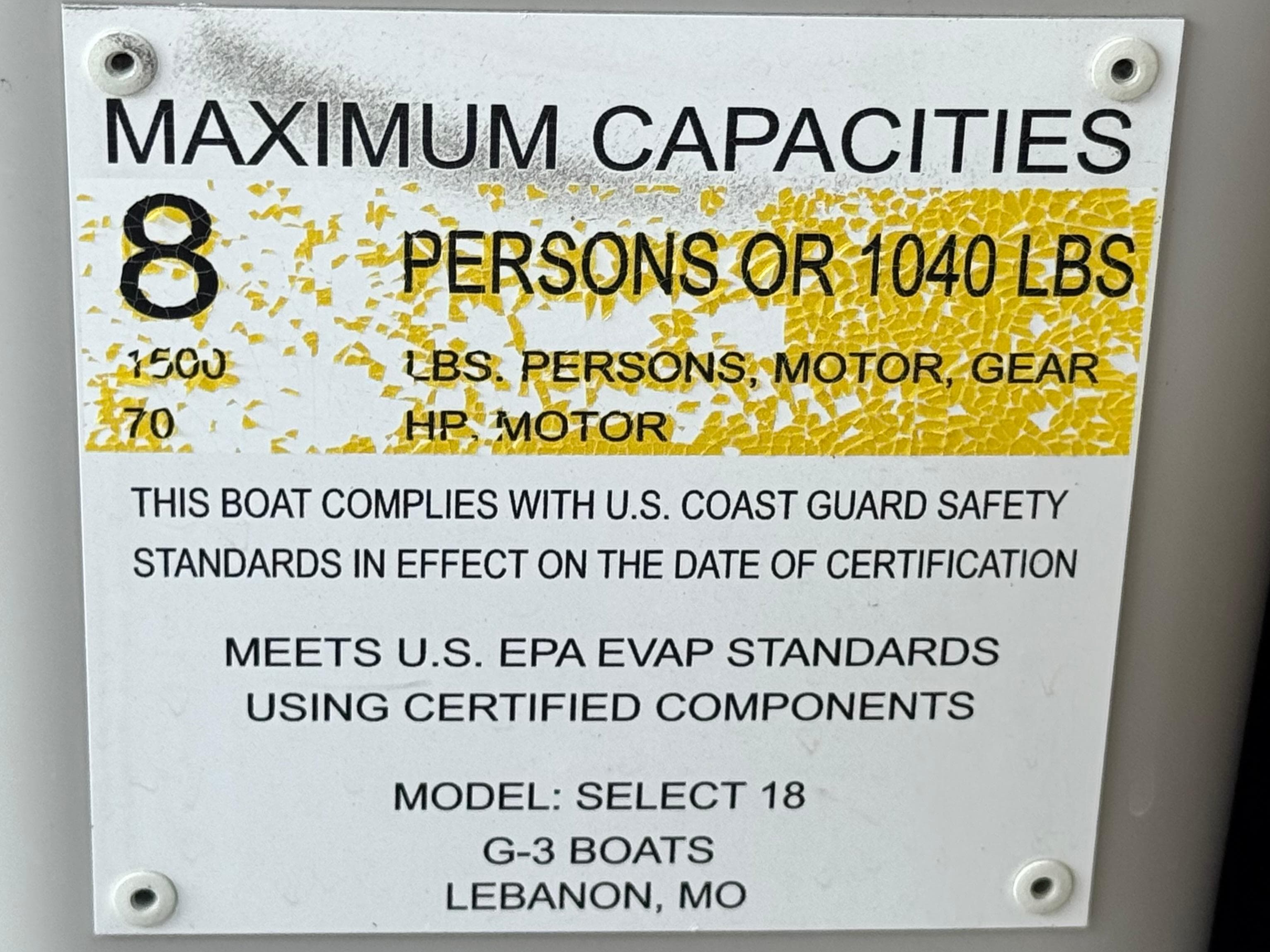 Capacity label for SunCatcher Select 18C, 2021 model, max 8 persons or 1040 lbs.