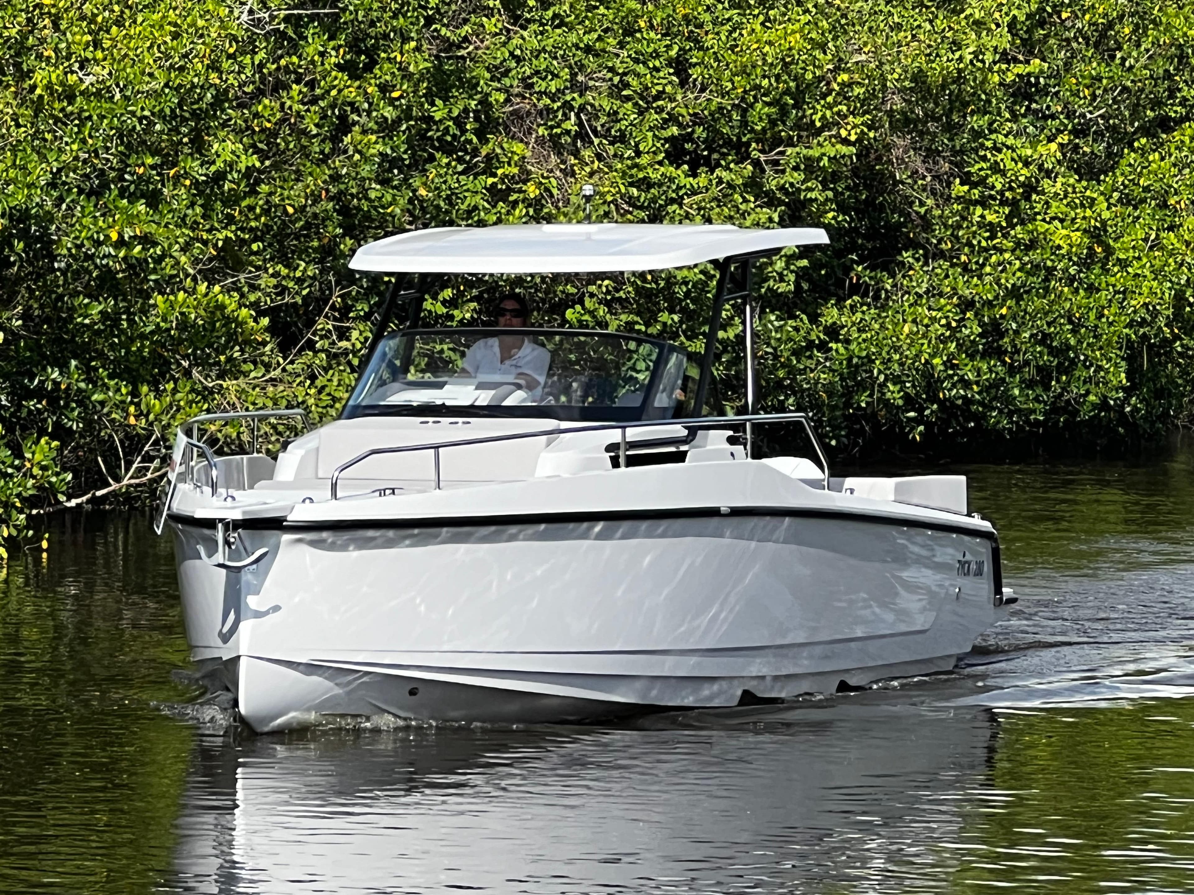 2023 RYCK 280 motorboat on calm water with green backdrop.