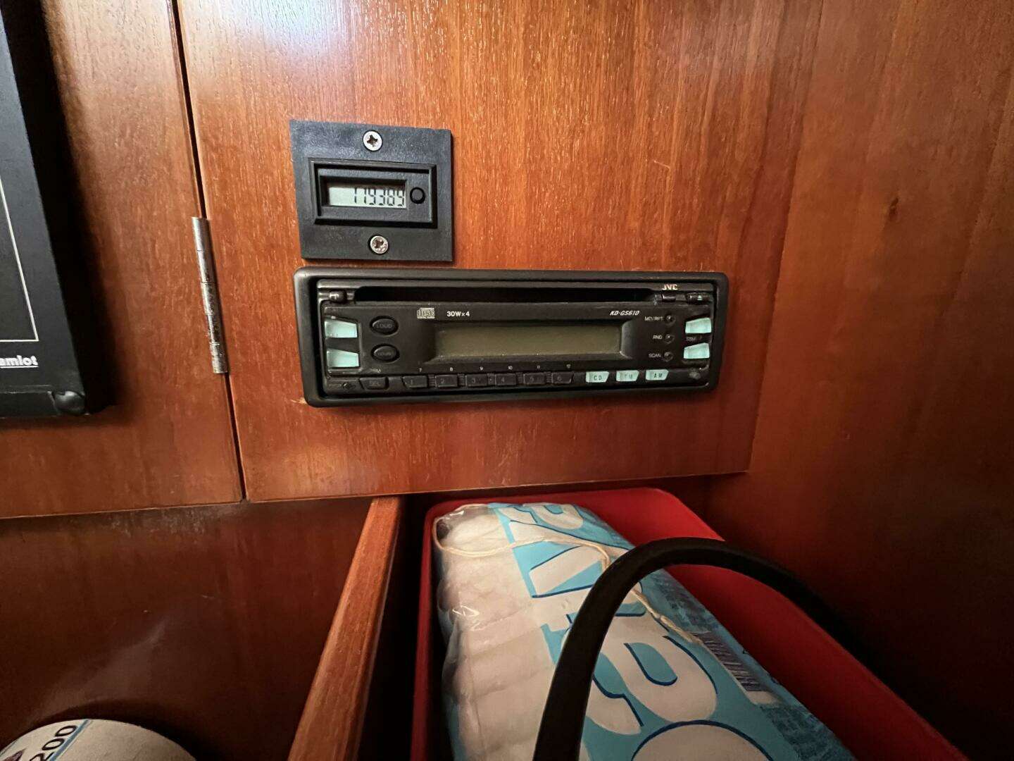 2001 Beneteau 411 - Image 21