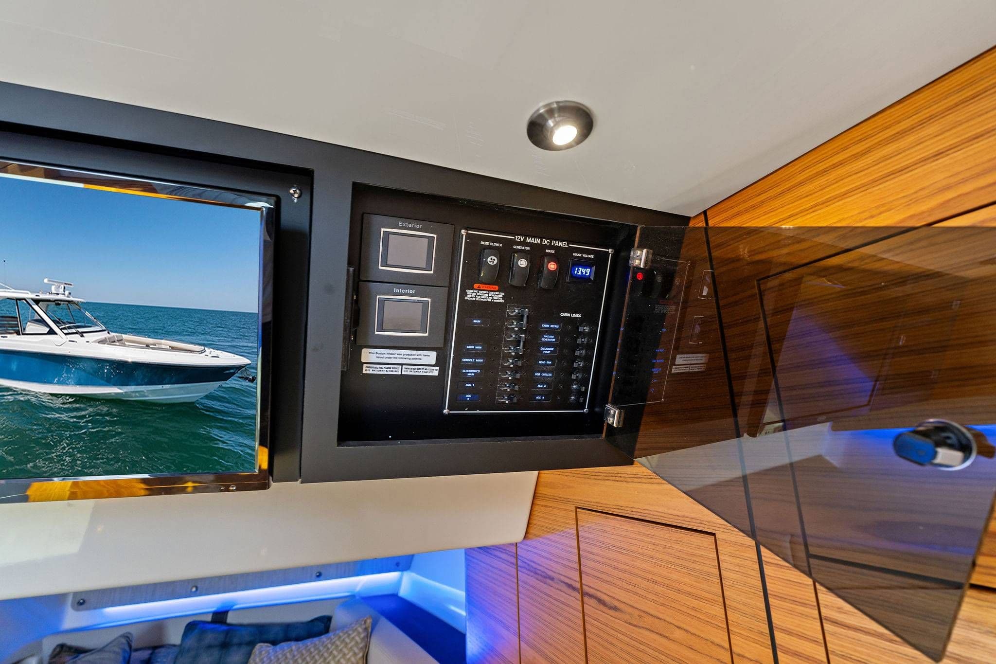 2019 Boston Whaler 380 Realm - 36