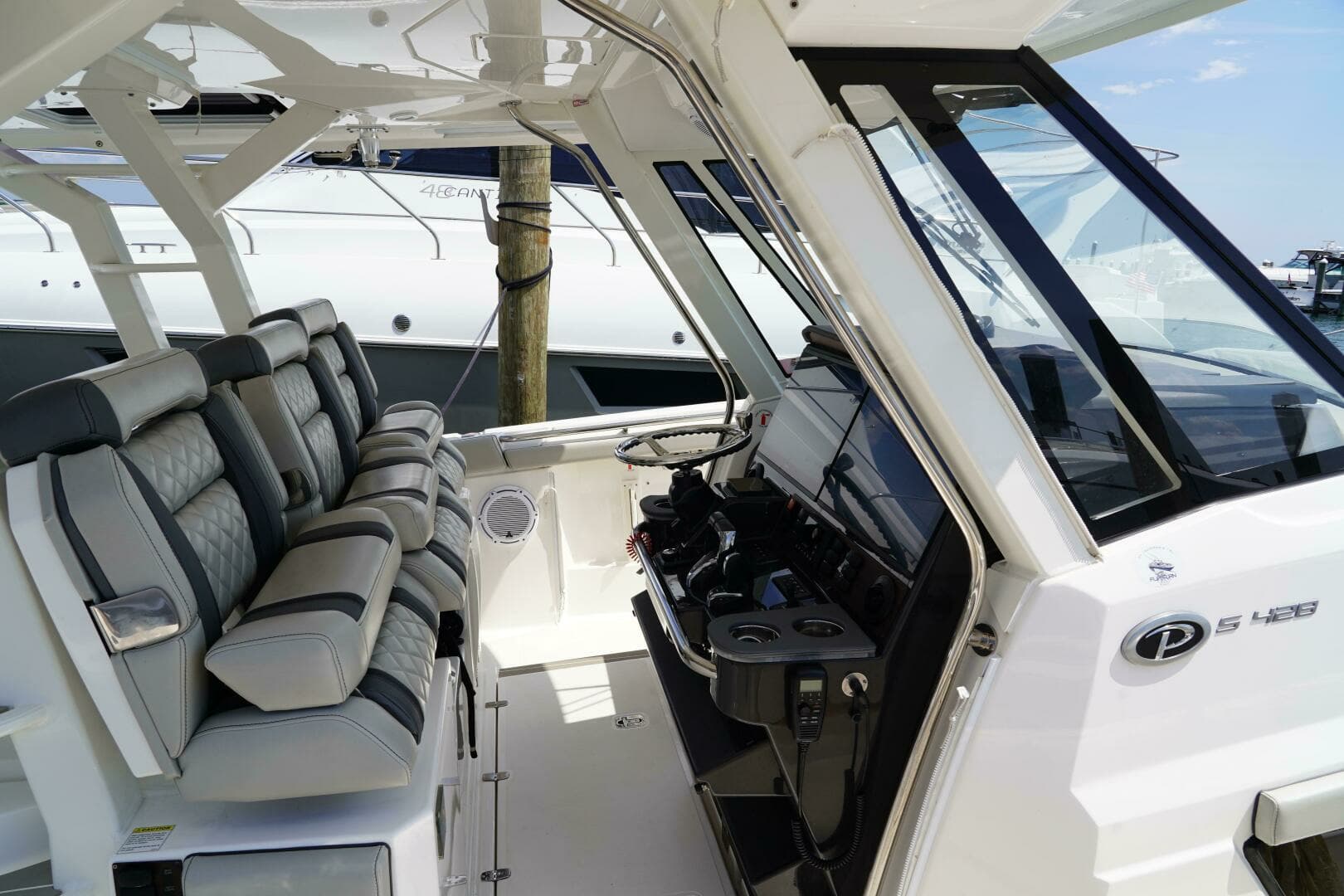2022 Pursuit 428 - Image 18