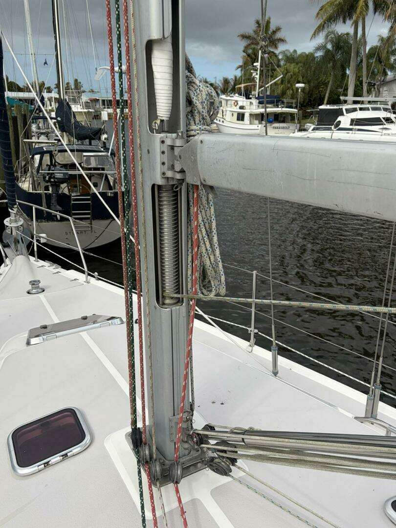 2004 Catalina 350 - Image 15