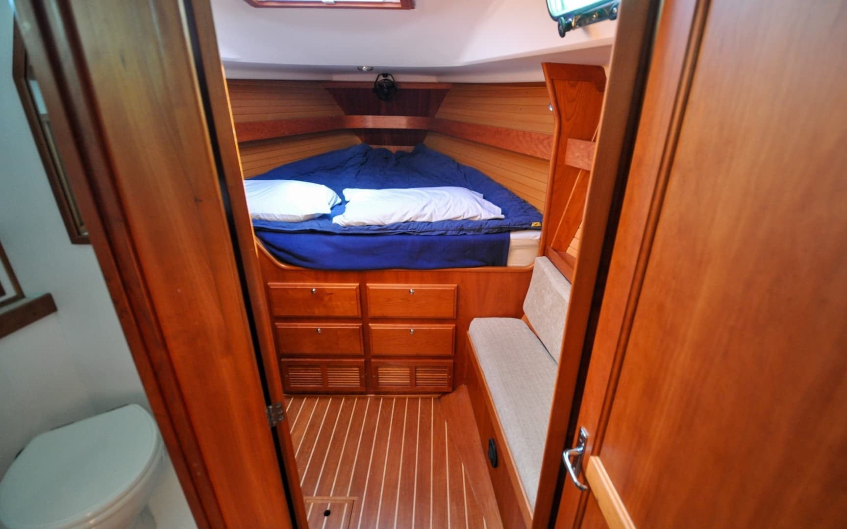 2004 Sabre 426 - Image 64