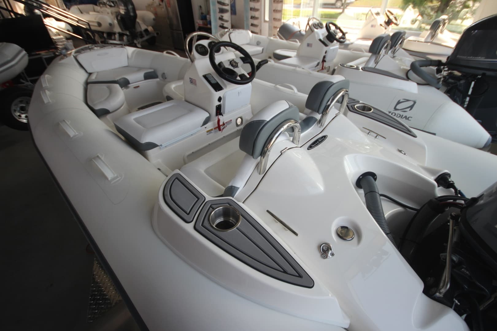 2026 Zodiac Yachtline 440 DL NEO - Image 2