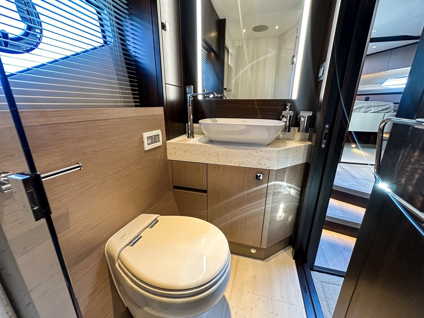 2024 Sunseeker 55 Manhattan - Image 61