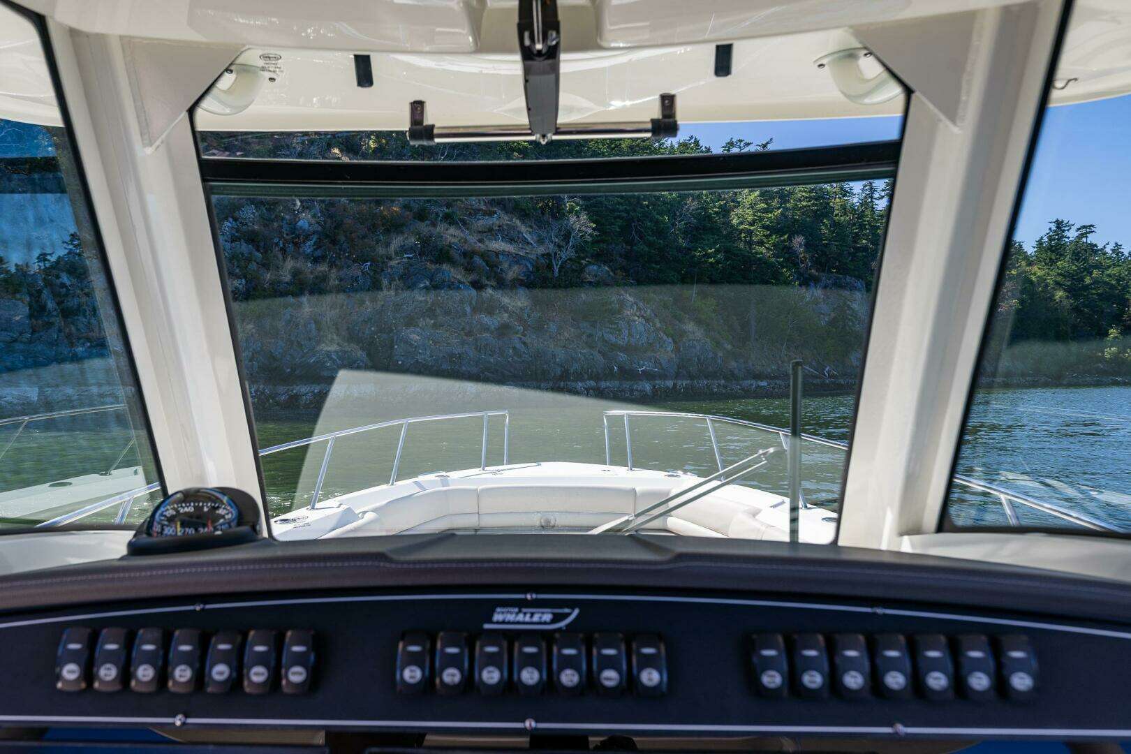 2017 Boston Whaler 330 Outrage - Image 18