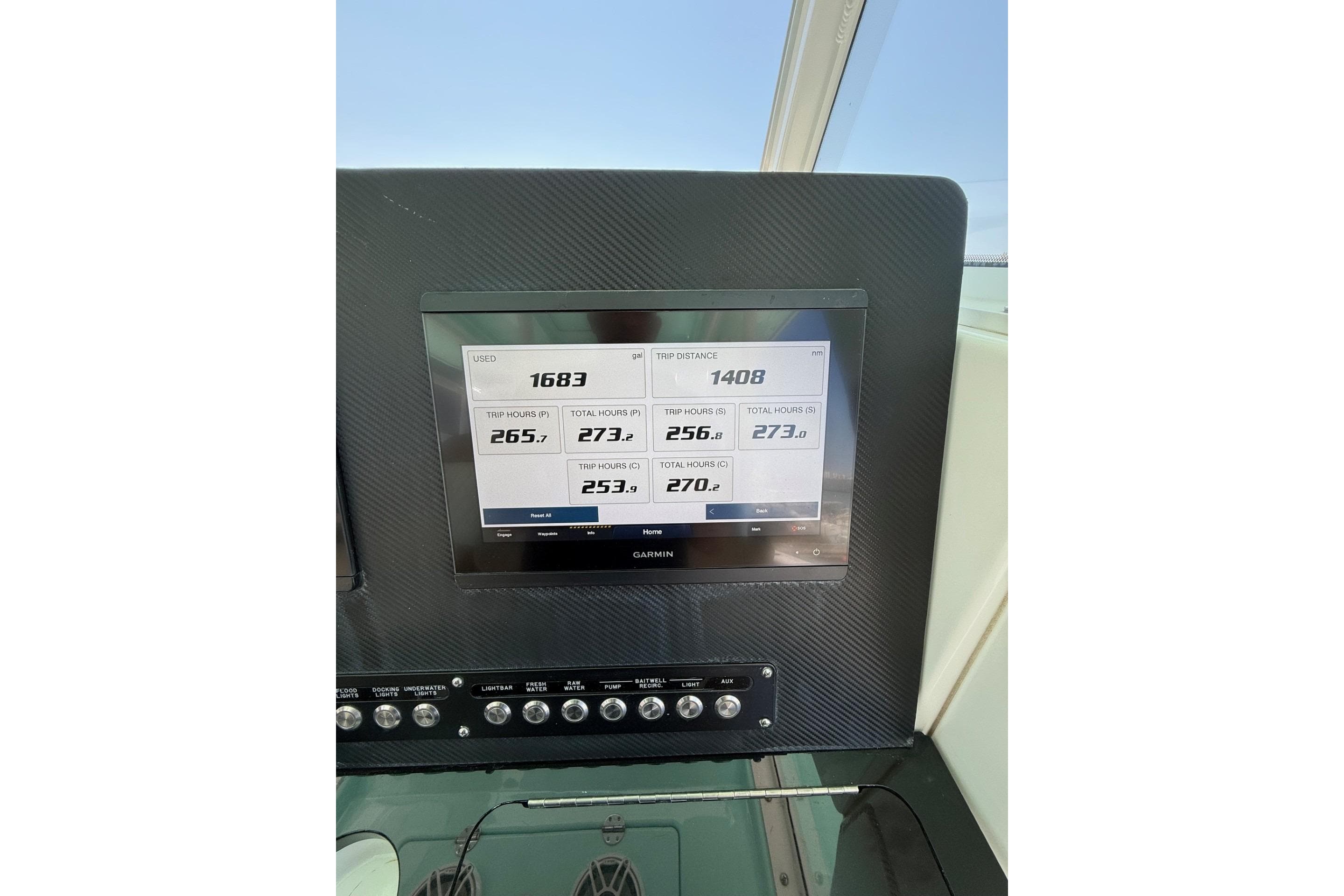2021 Everglades 365 Center Console