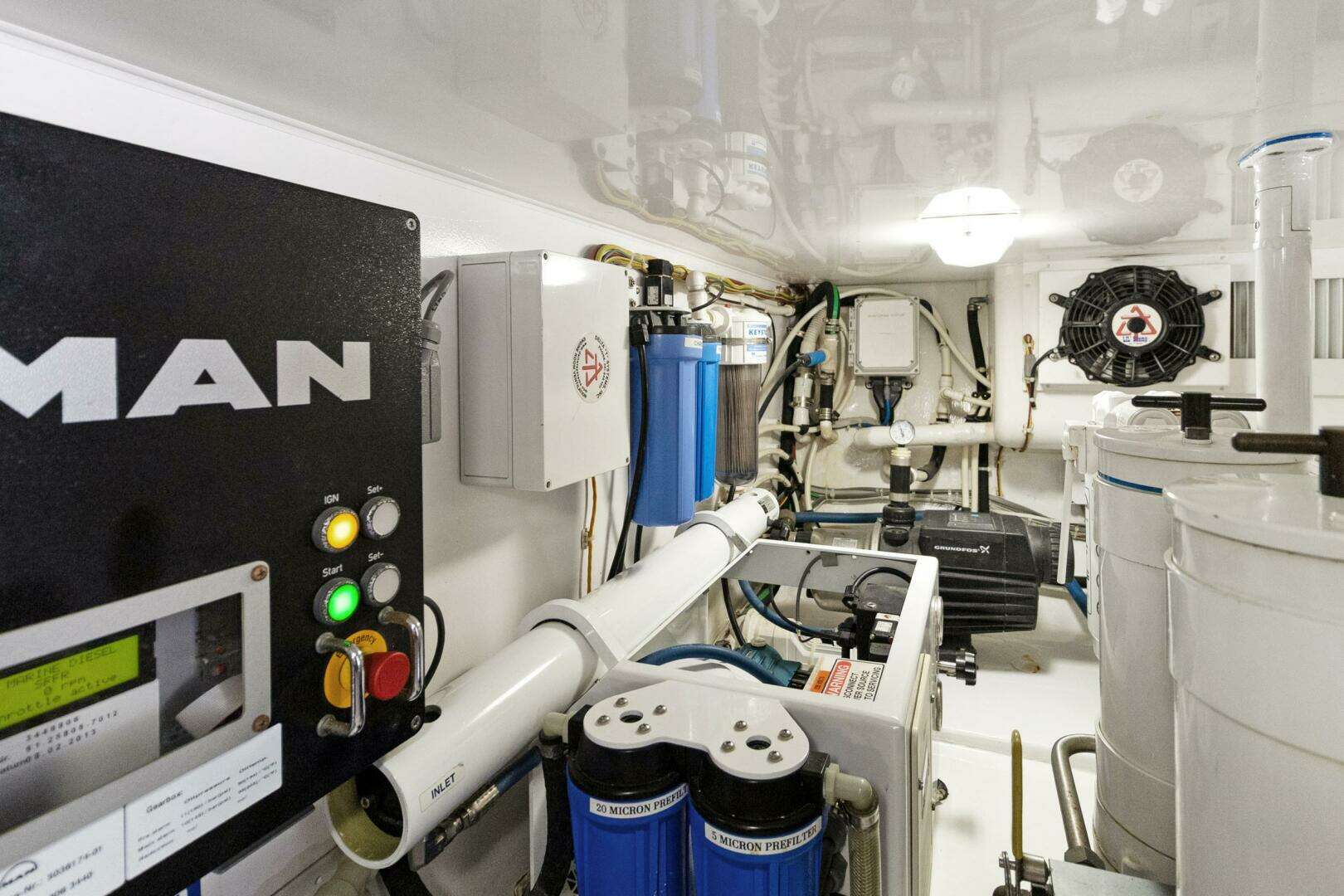 2015 Viking 46 Convertible - Image 40