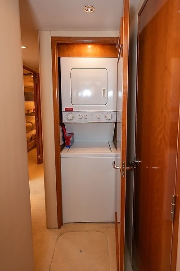 2001 Hatteras 60 Convertible - Image 39