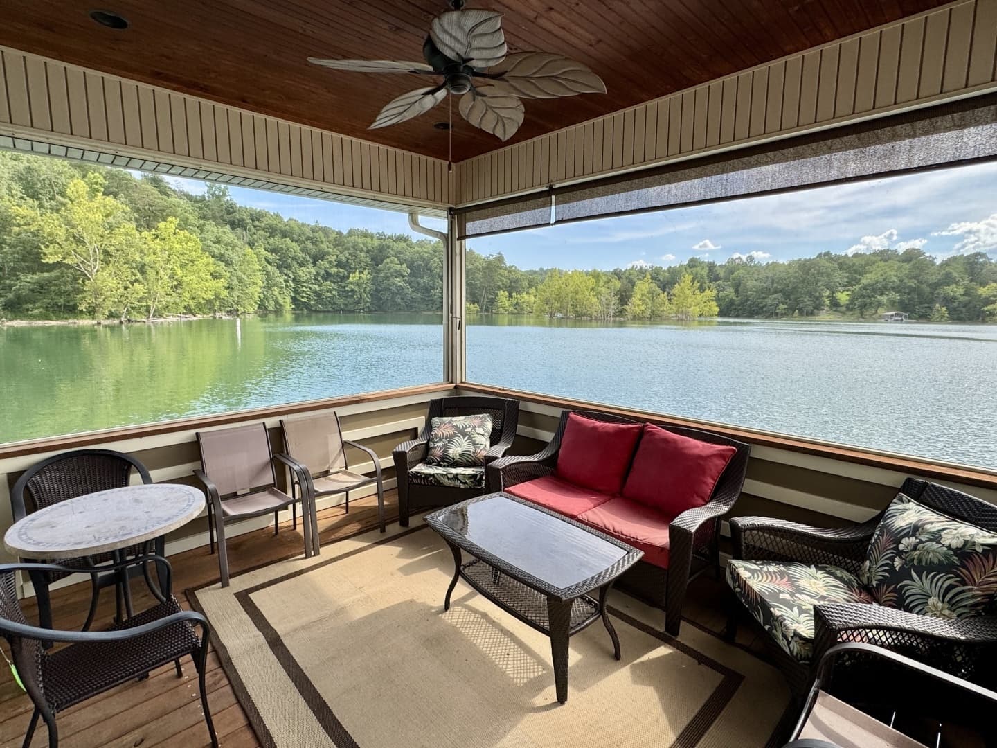 2010 Custom Floating Cabin - Approx 1340sqft - Image 50