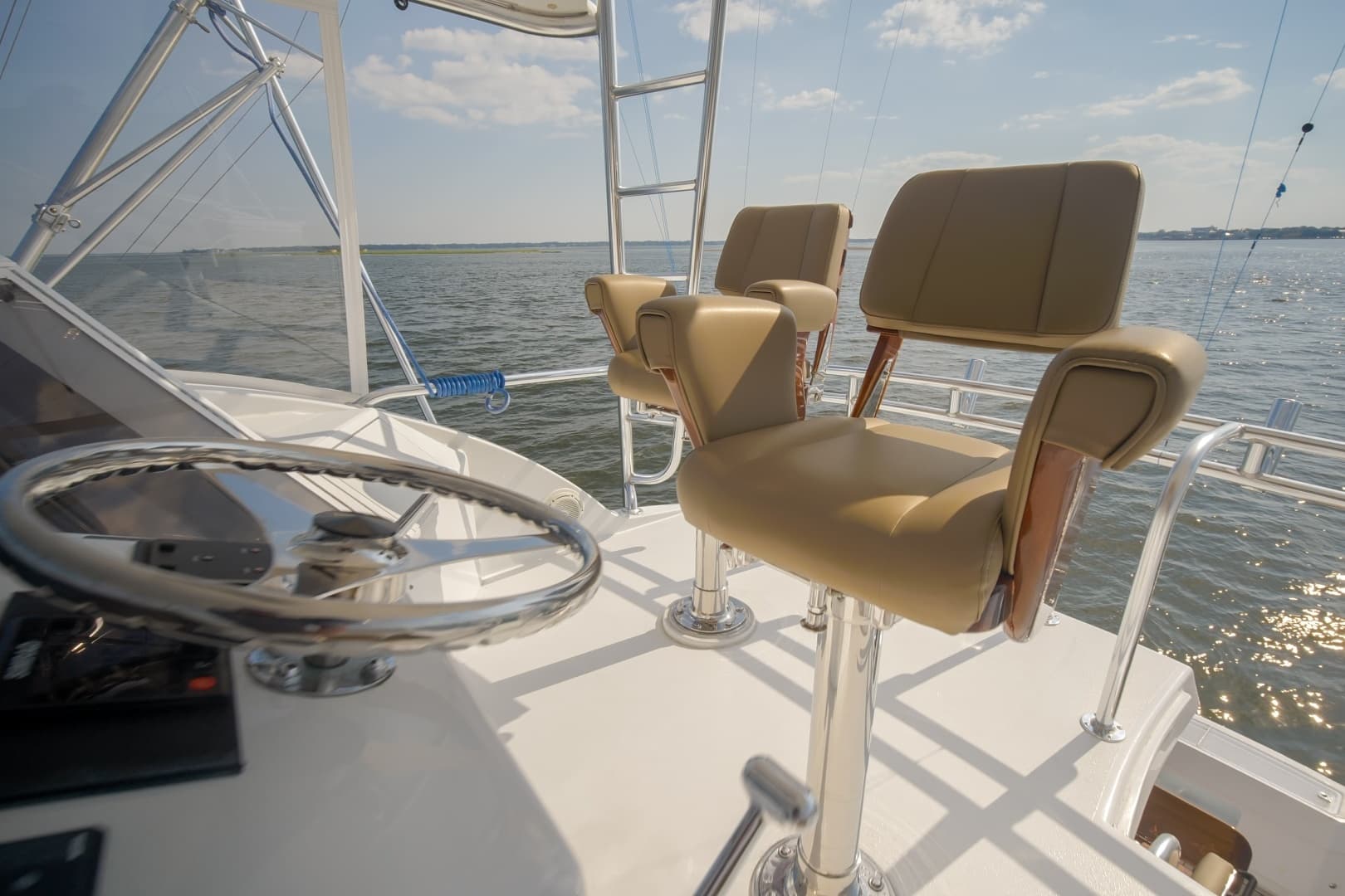 2002 Hatteras 60 Convertible - Image 24