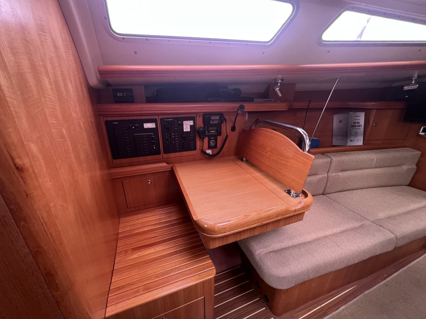 2006 Hunter 38 - Image 7