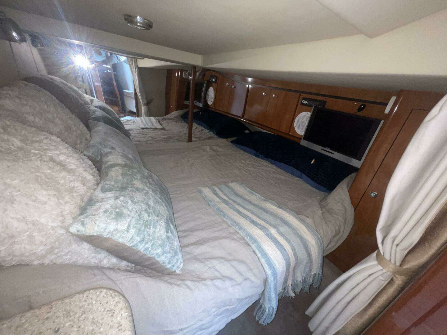 2006 Fountain 48 Express Cruiser - Image 16