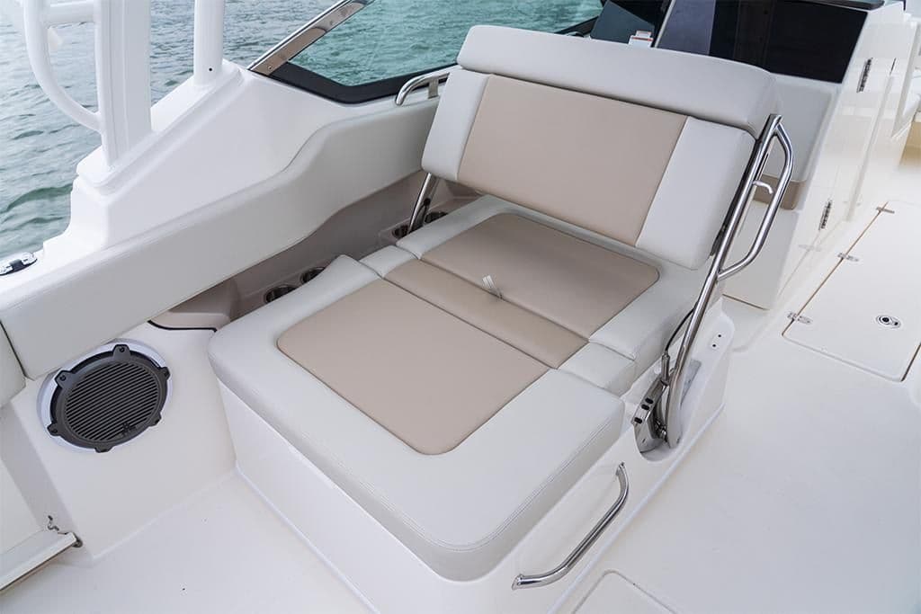 2023-Boston-Whaler-240-Vantage-MarineMax