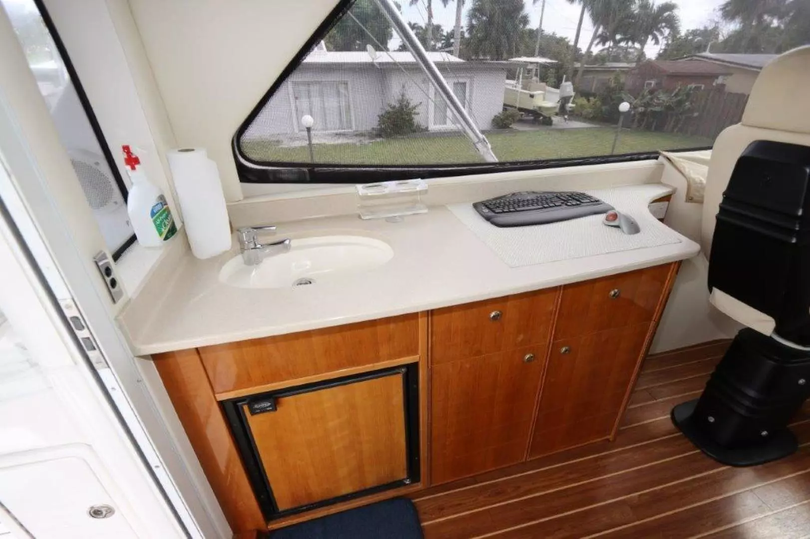 2004 Riviera Enclosed Flybridge - Image 27