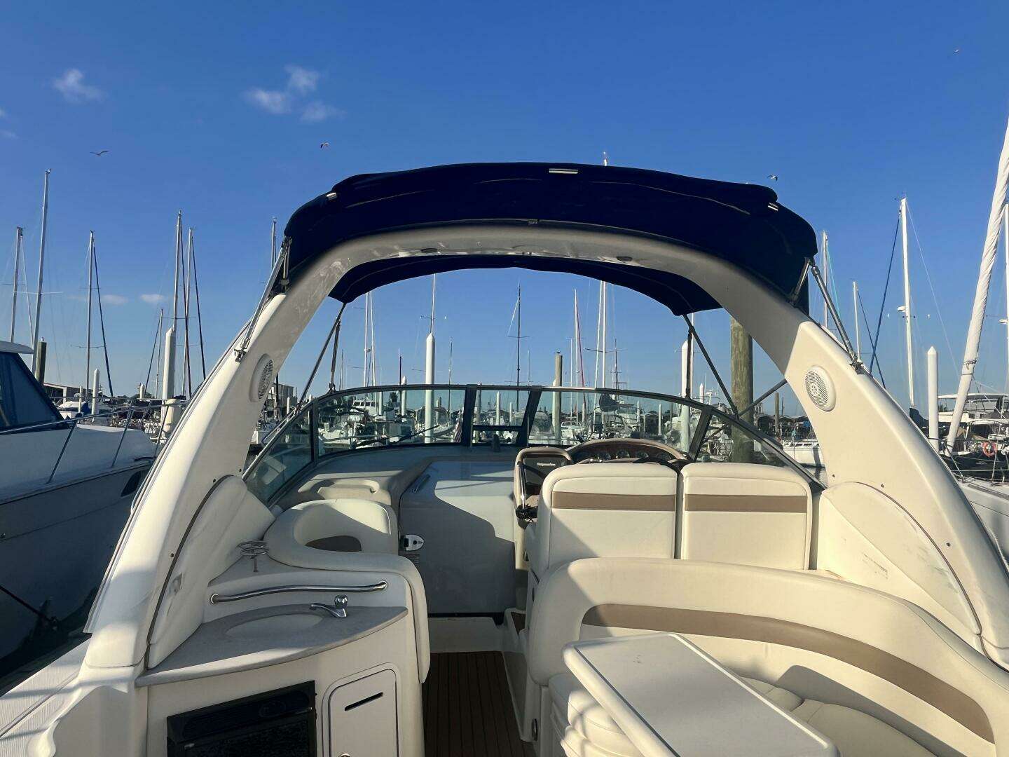 2005 Sea Ray 320 Sundancer - Image 26