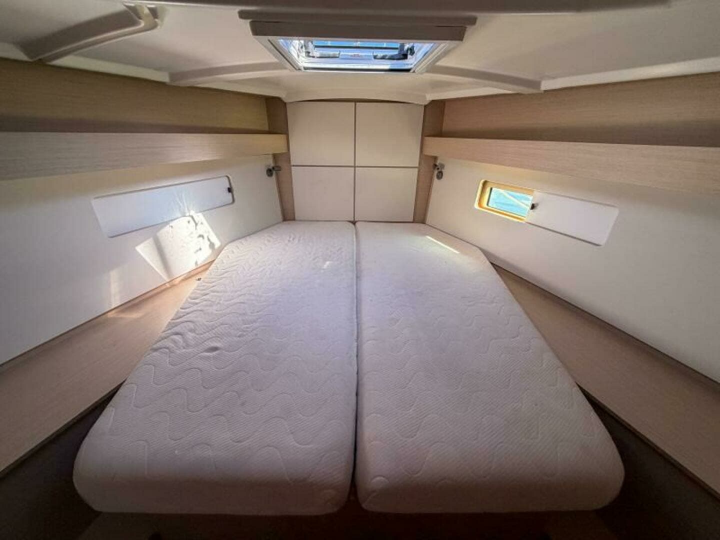 2022 Beneteau 40.1 - Image 13