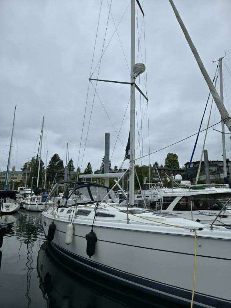 2002 Hunter 356 - Image 4