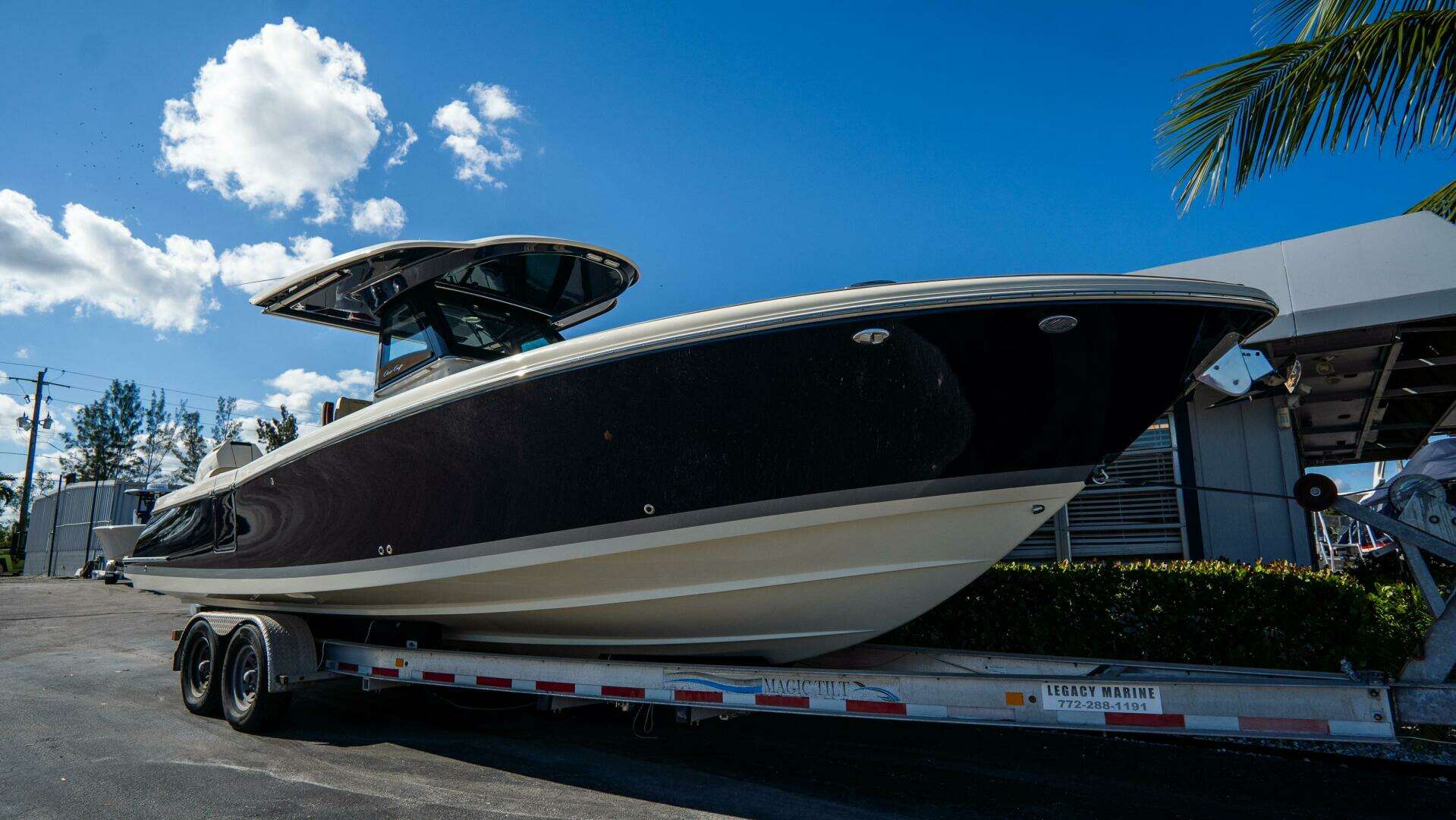 2025 Chris-Craft Catalina - Image 2