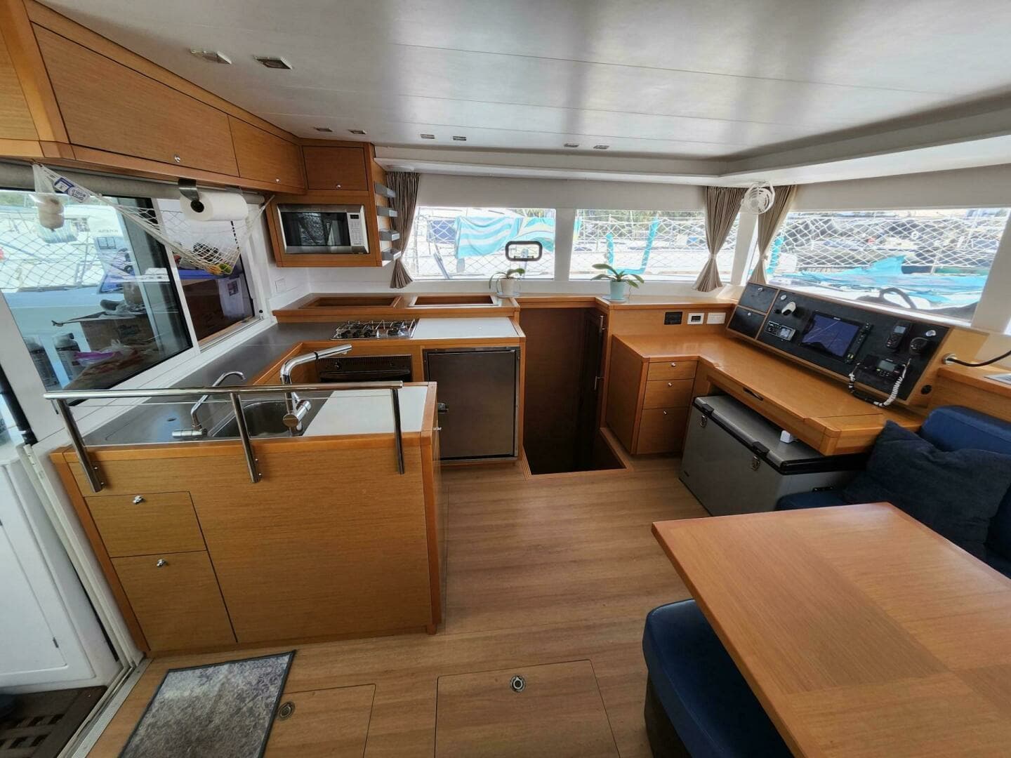 2015 Lagoon 450F - Image 9