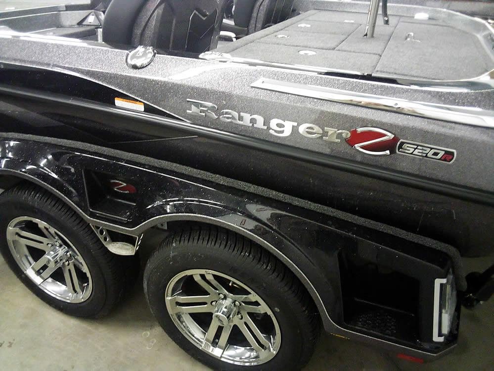 2025 Ranger Z520R Ranger Cup Equipped boat, black exterior, dual wheels, sleek design.
