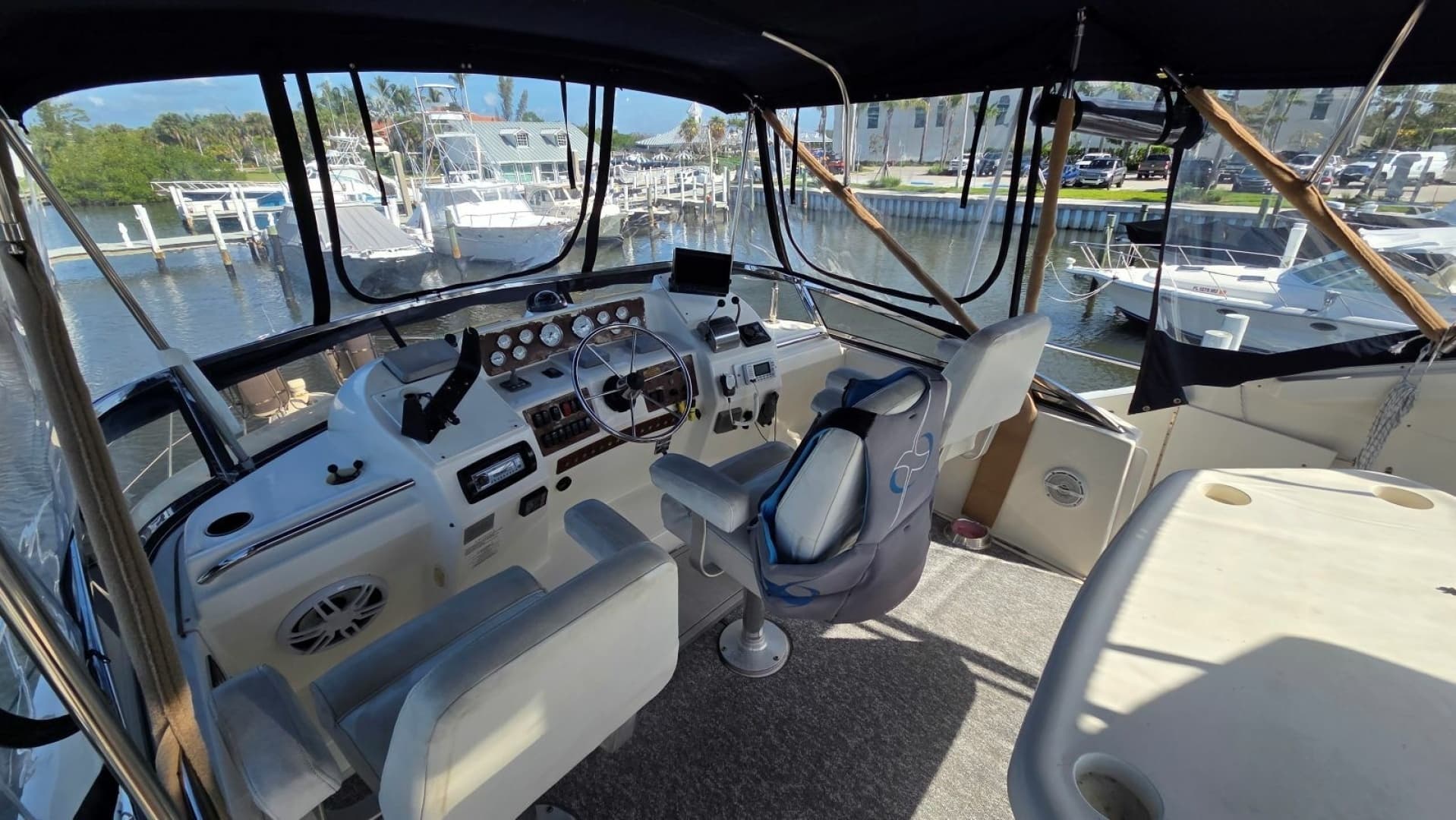 2001 Silverton 453 Motor Yacht - Image 19