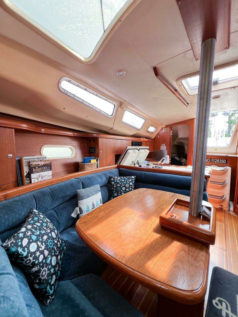 2002 Hunter 356 - Image 32