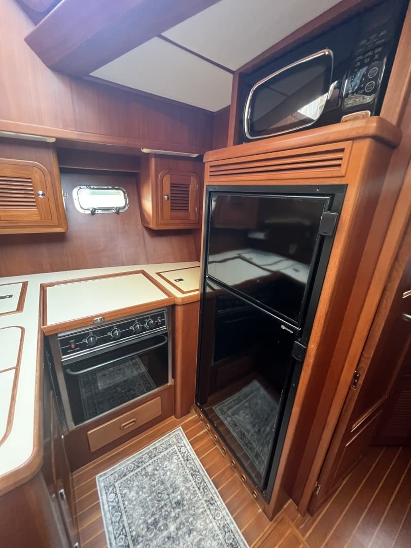 2007 Heritage East 36 Sundeck Trawler - Image 8