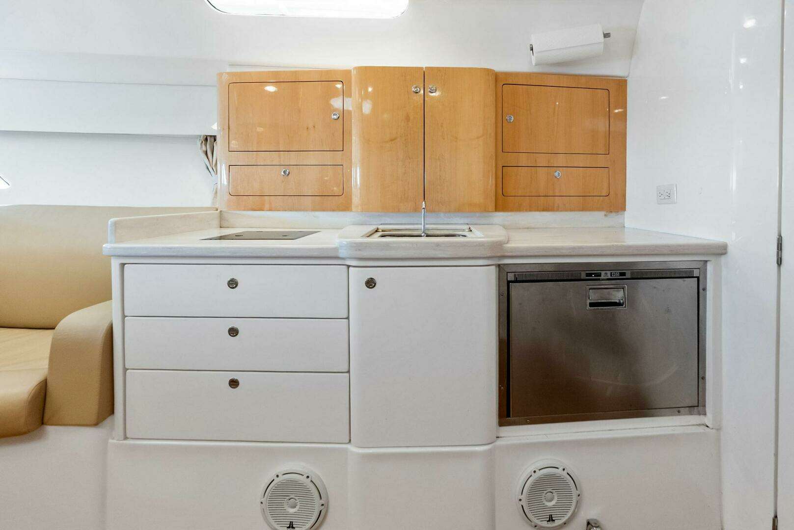 2018 Intrepid 430 Sport Yacht - Image 33