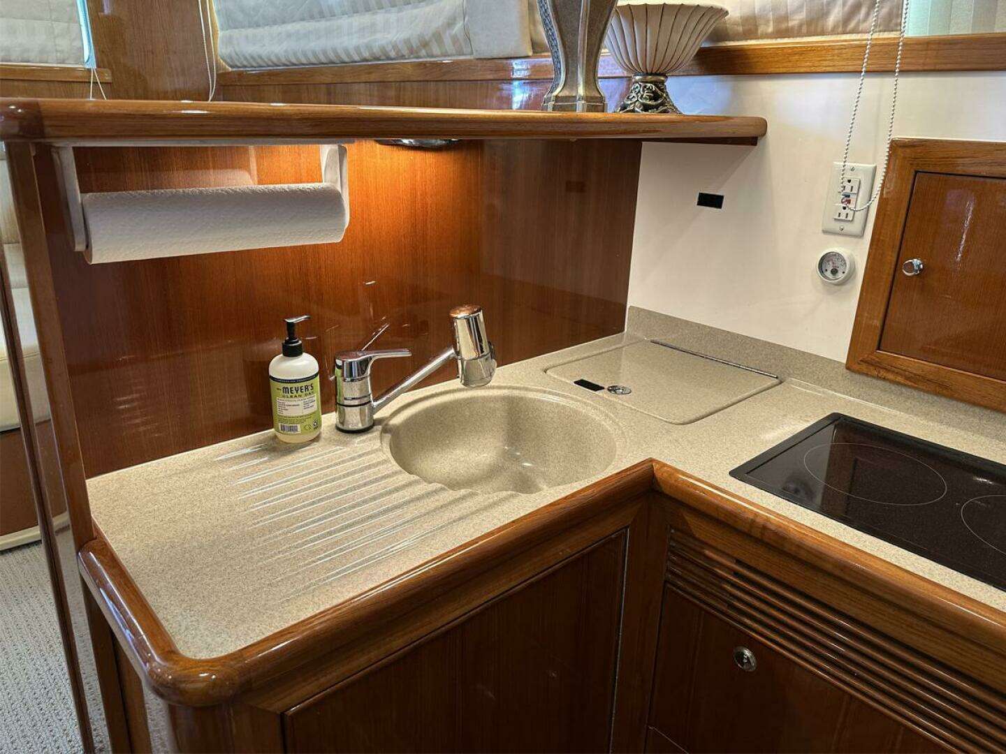 2004 Riviera 40 Sportfish - Image 27