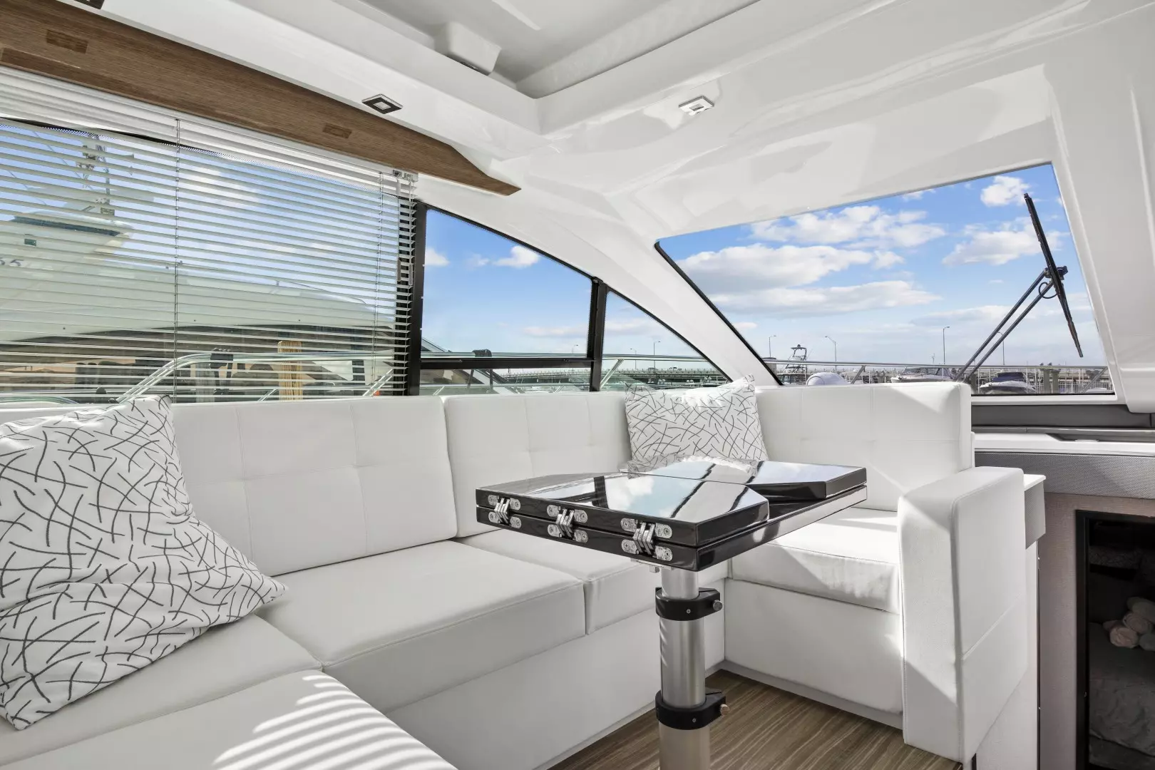 2019 Cruisers 50 Cantius - Image 24