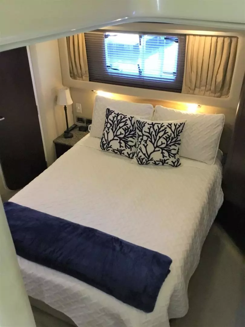 2005 Sea Ray 40 Motor Yacht - Image 21