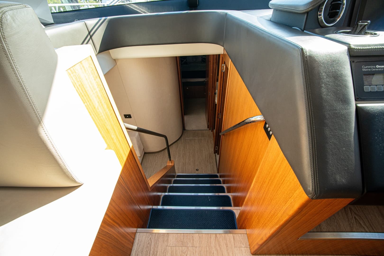 2015 Riviera 6000 Sport Yacht - Image 38
