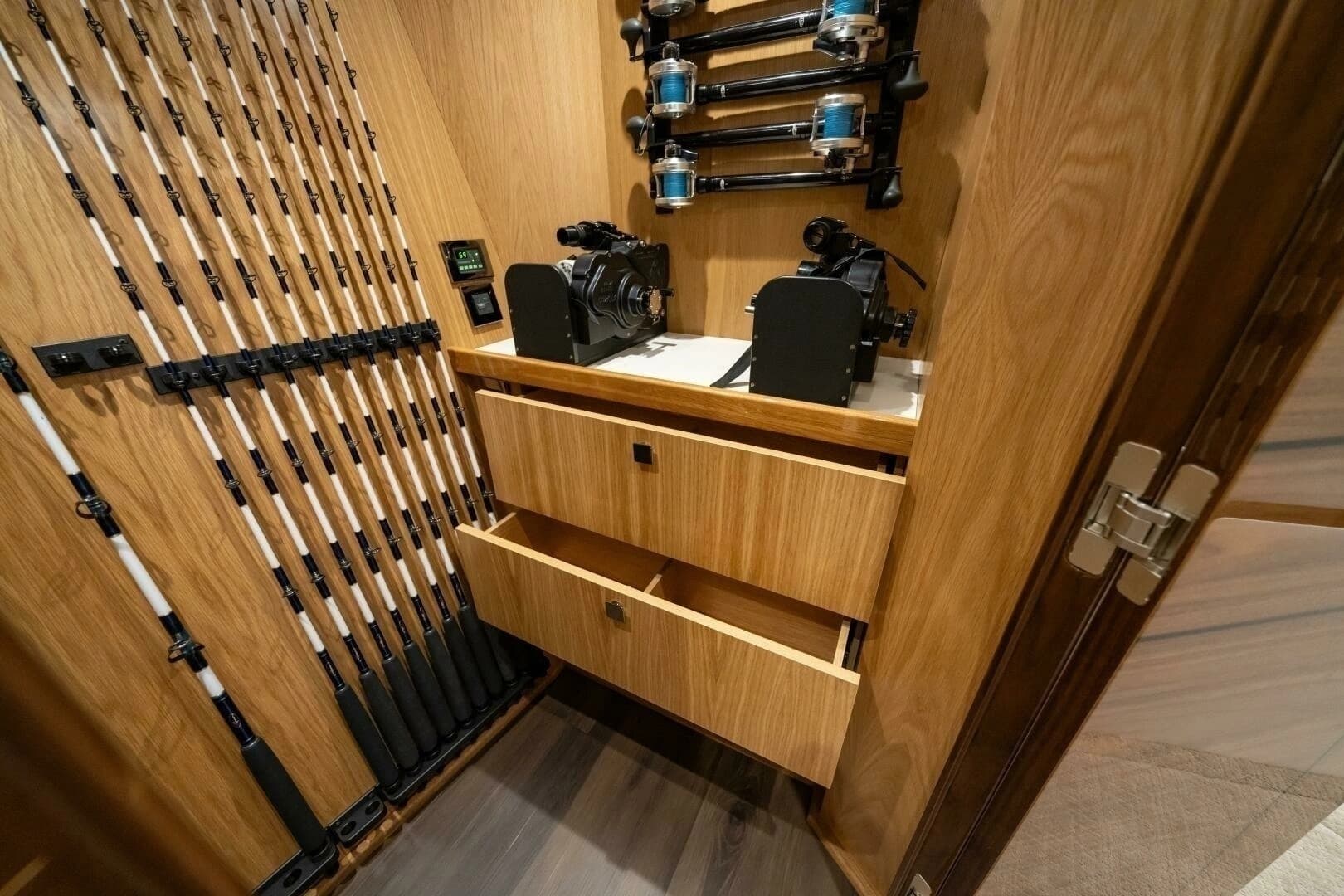 2027 Viking 74  Convertible - Image 23