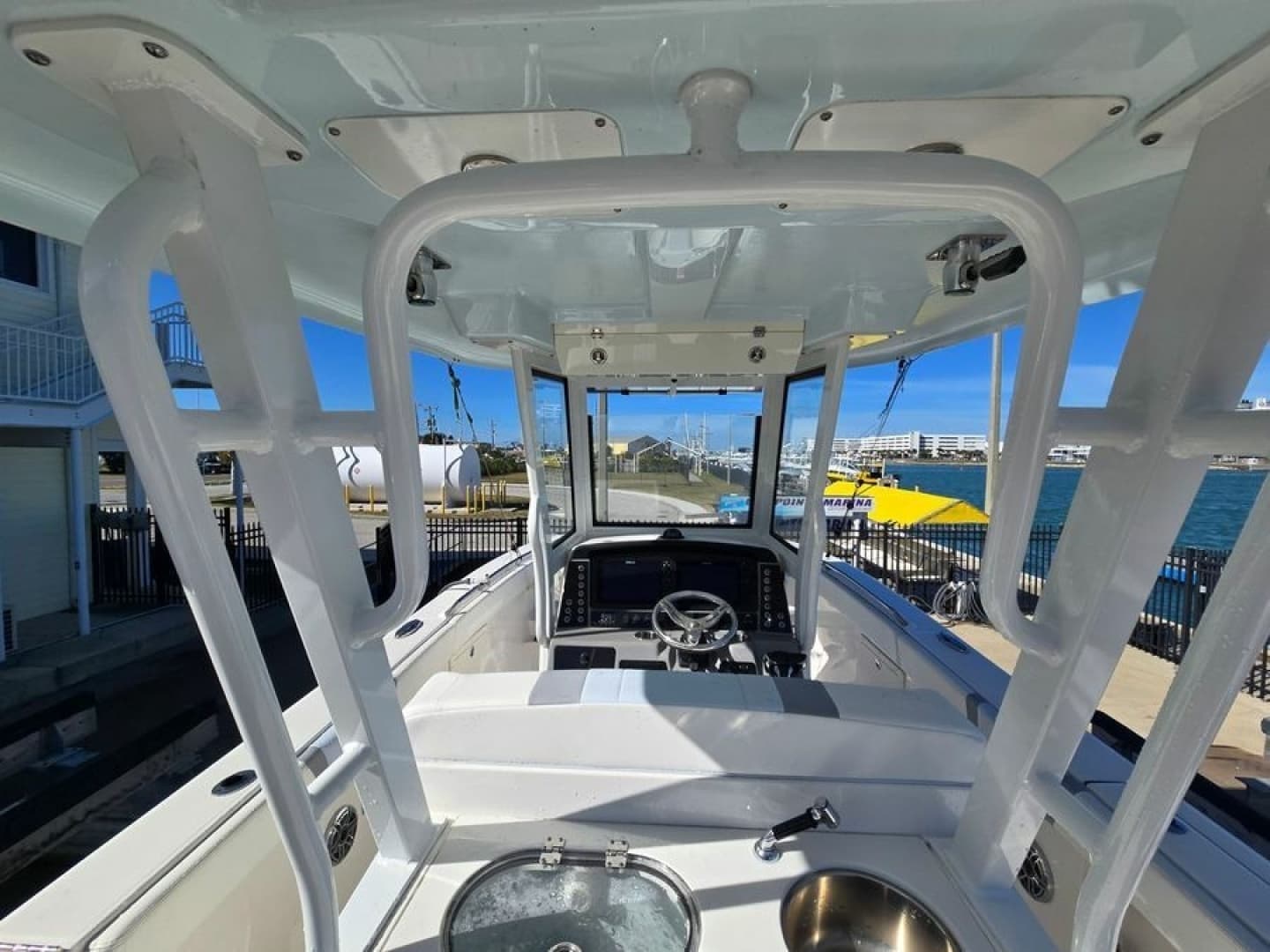2022 Robalo — - Image 26