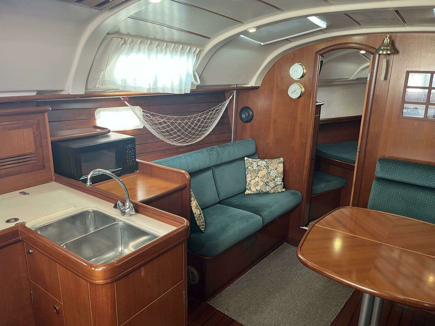 2001 Beneteau Oceanis 381 - Image 23
