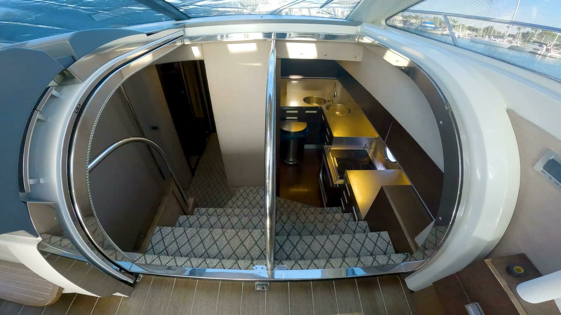 2011 Azimut 68S - Image 10